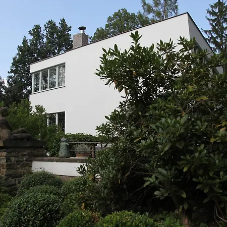 - Functionalist Retreat Near Prague فيلة Cisovice